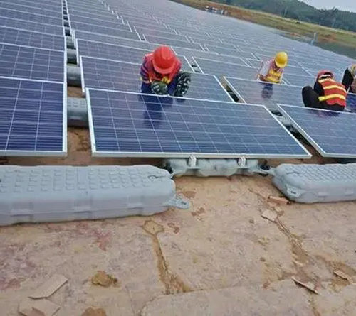 拆卸光伏發(fā)電板回收